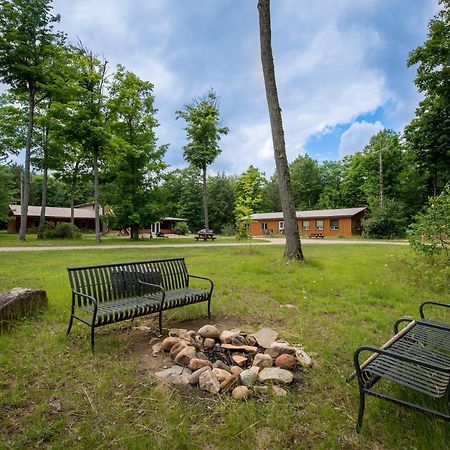 Madawaska Lodge-Cottage Extérieur photo