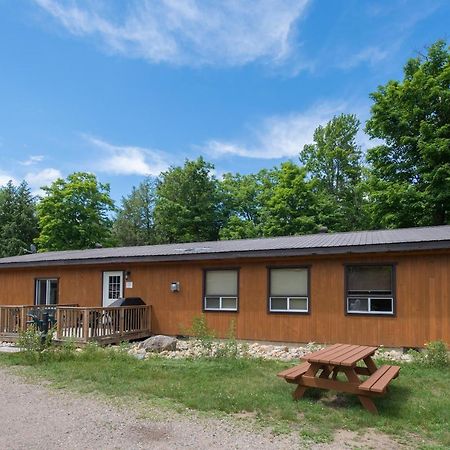 Madawaska Lodge-Cottage Extérieur photo