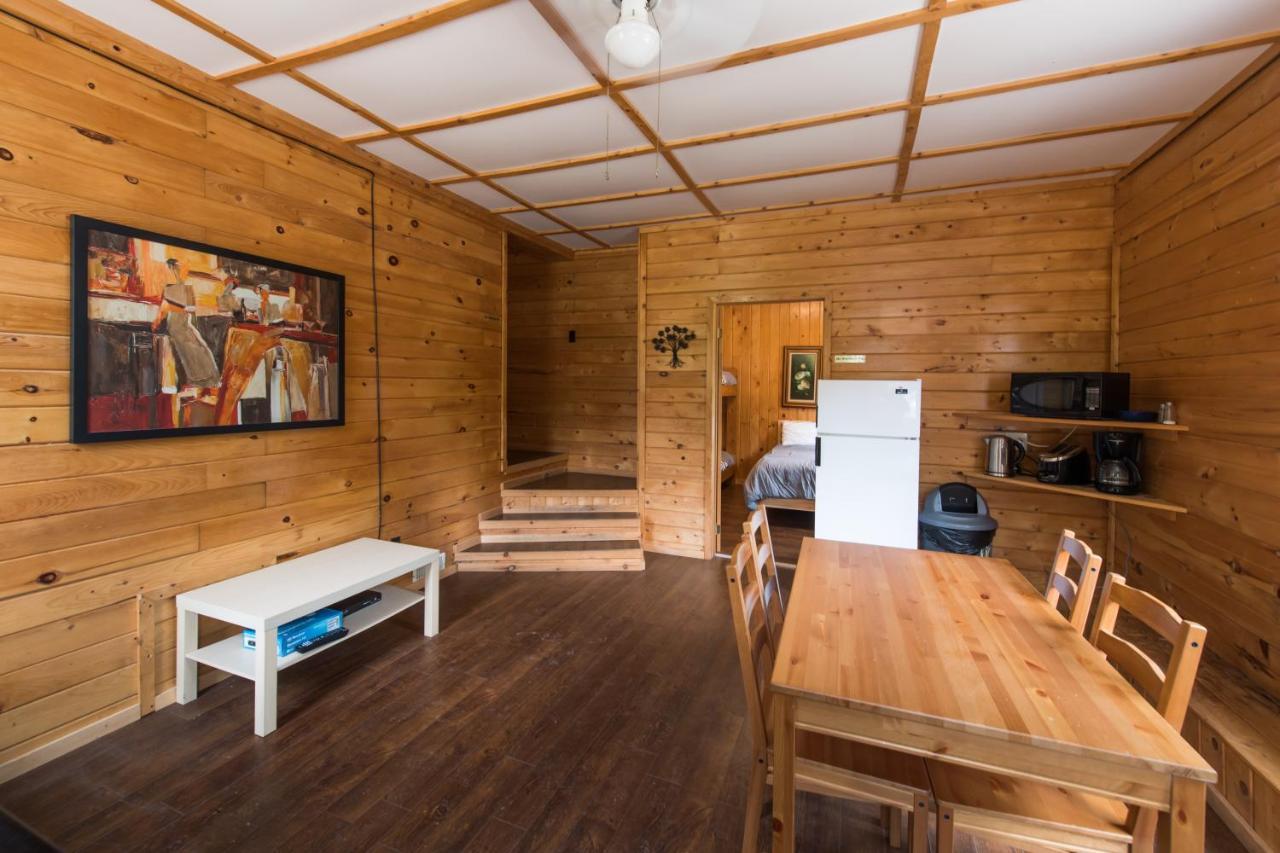 Madawaska Lodge-Cottage Extérieur photo