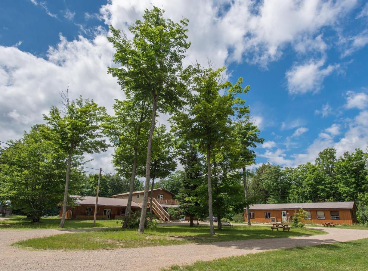 Madawaska Lodge-Cottage Extérieur photo