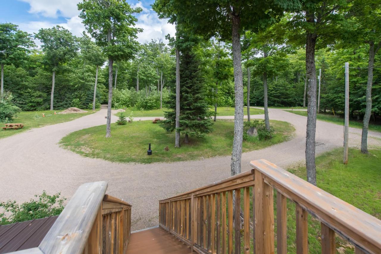 Madawaska Lodge-Cottage Extérieur photo