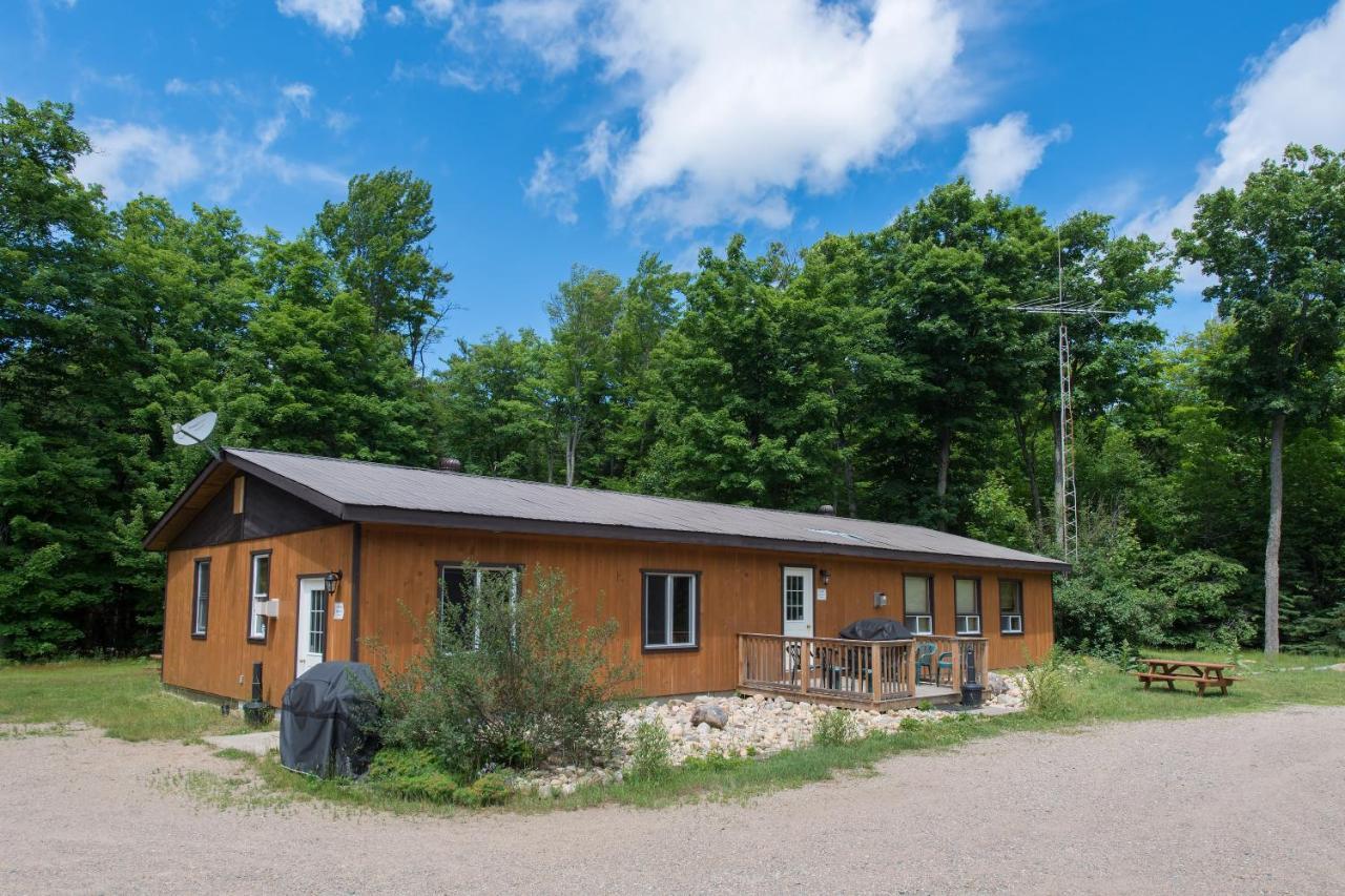 Madawaska Lodge-Cottage Extérieur photo