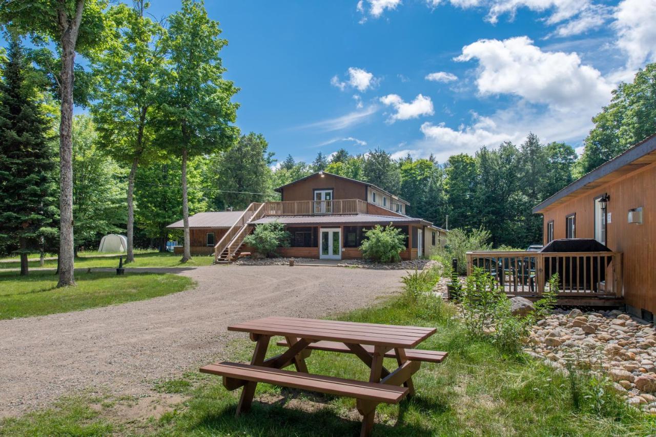 Madawaska Lodge-Cottage Extérieur photo