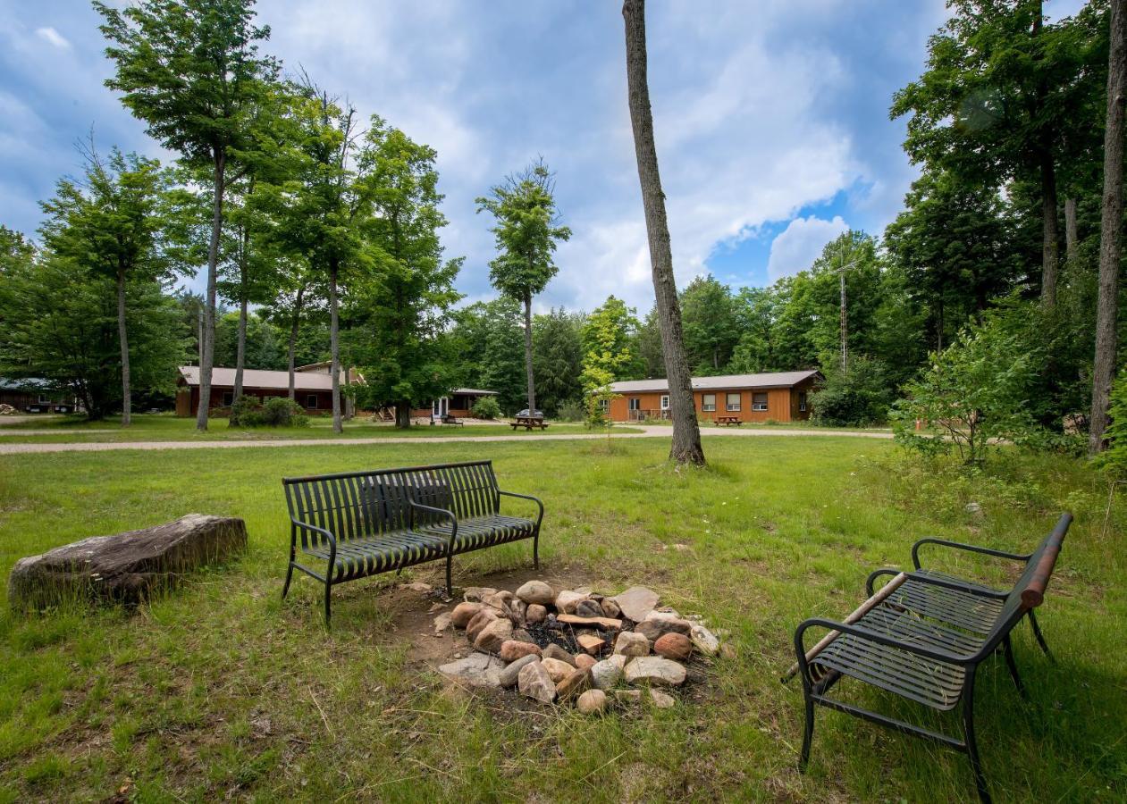 Madawaska Lodge-Cottage Extérieur photo