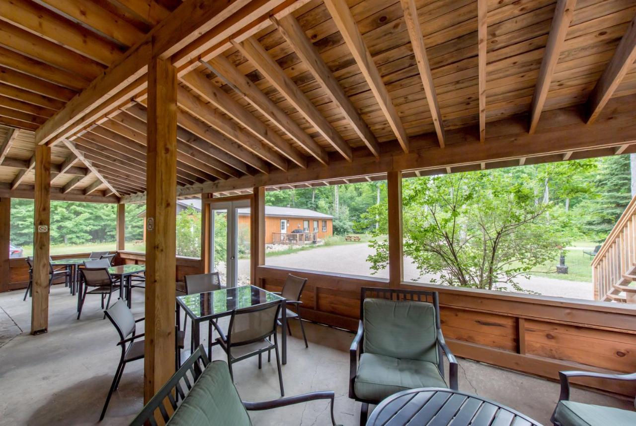 Madawaska Lodge-Cottage Extérieur photo