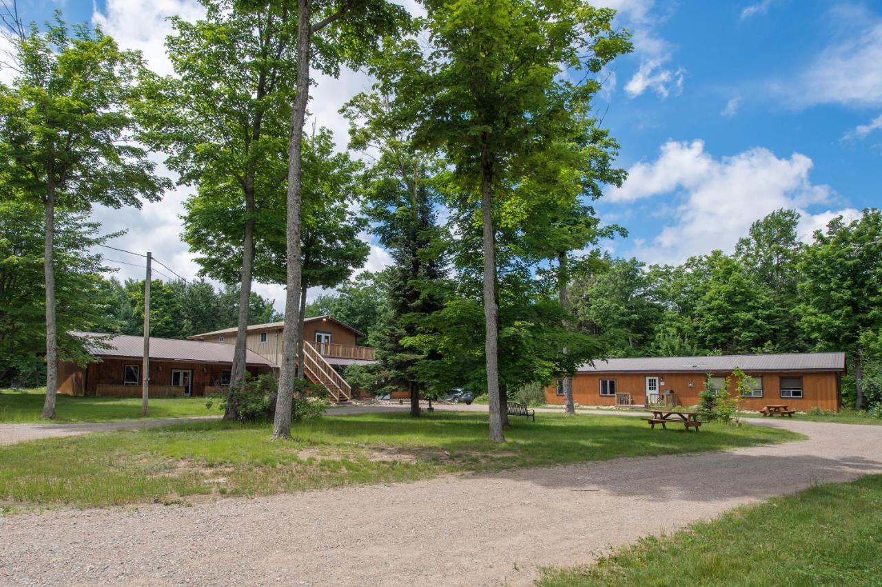 Madawaska Lodge-Cottage Extérieur photo