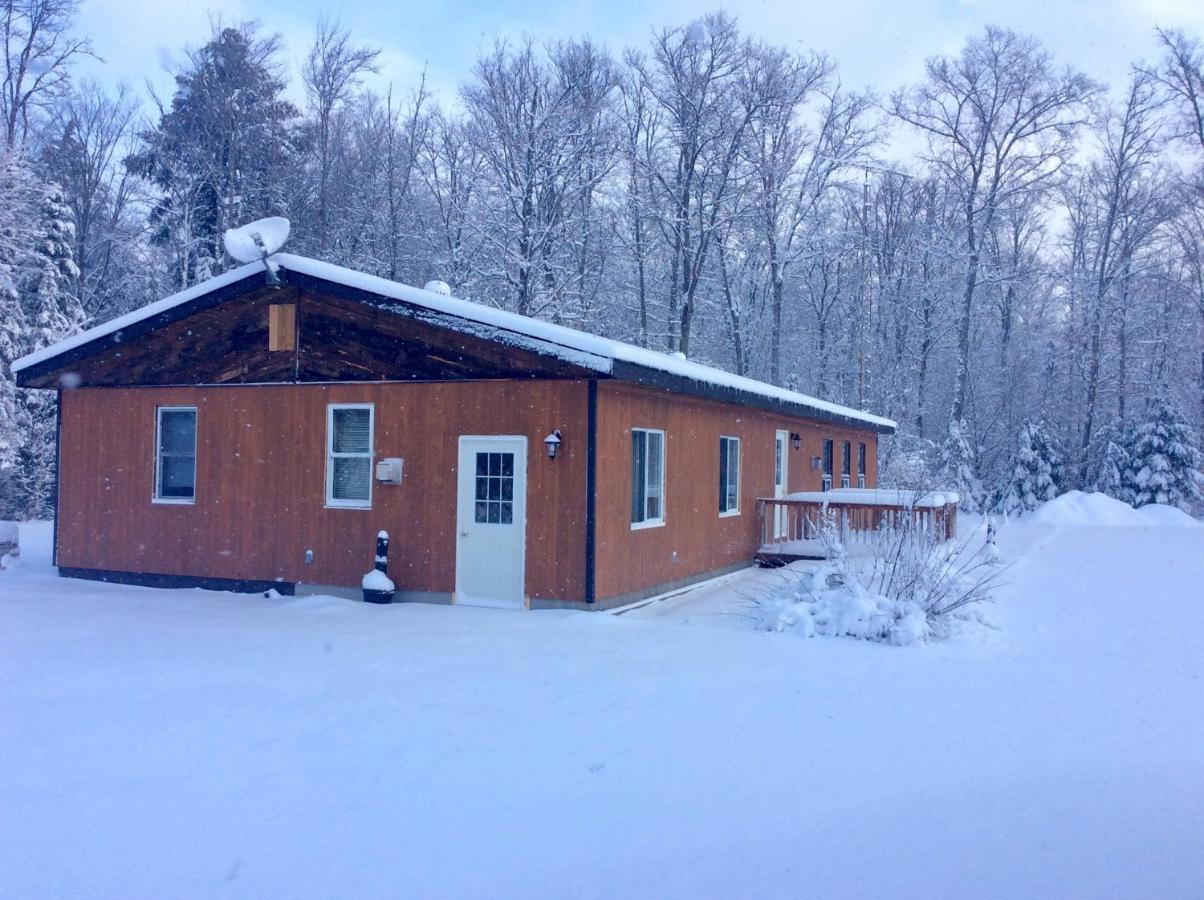 Madawaska Lodge-Cottage Extérieur photo