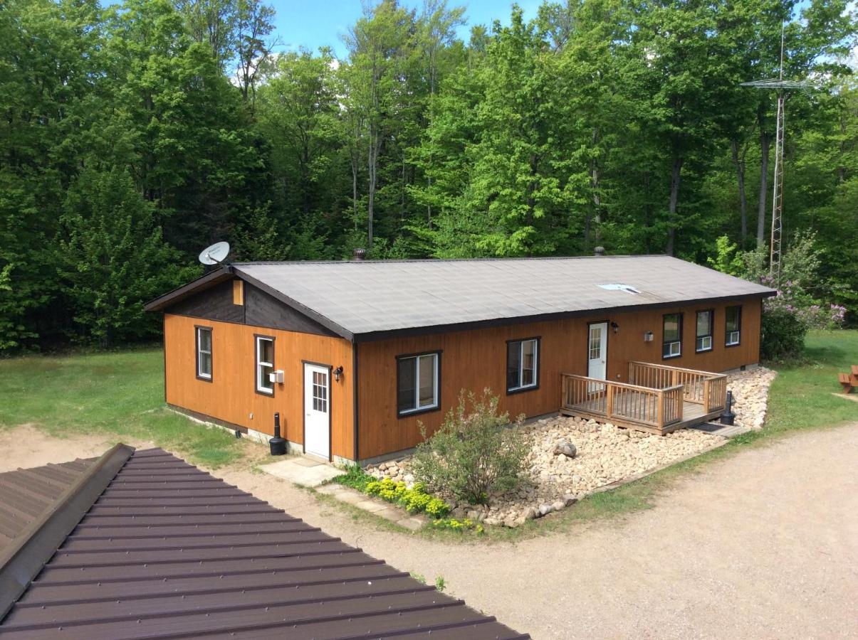 Madawaska Lodge-Cottage Extérieur photo