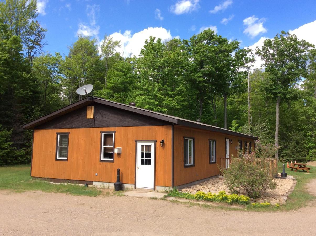 Madawaska Lodge-Cottage Extérieur photo