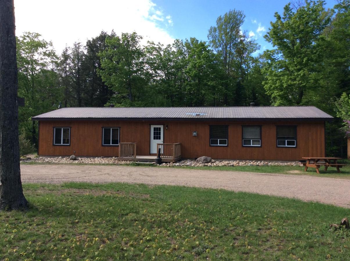 Madawaska Lodge-Cottage Extérieur photo